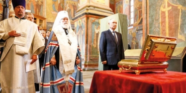 Rusya Tarihi Prens Dmitri Donskoyun Kemiklerini Cephedeki Birliklere Gönderdi