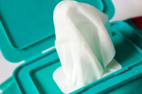 Birleşik Krallık plastik içeren tek kullanımlık ıslak mendillerin satışını yasaklıyor