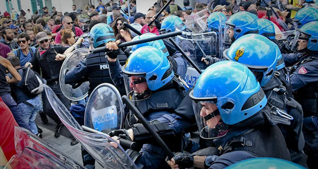 Avrupa'da güvenlik güçleri, yağma ve şiddet olaylarına dönüşen protestoların ardından harekete geçti. Fransa'da birçok kentte sokağa çıkma yasağı ilan edilirken, İtalya Milano'ya 500 asker sevk etme kararı aldı; Arnavutluk'un ise Türkiye'den TOMA getirttiği ortaya çıktı.