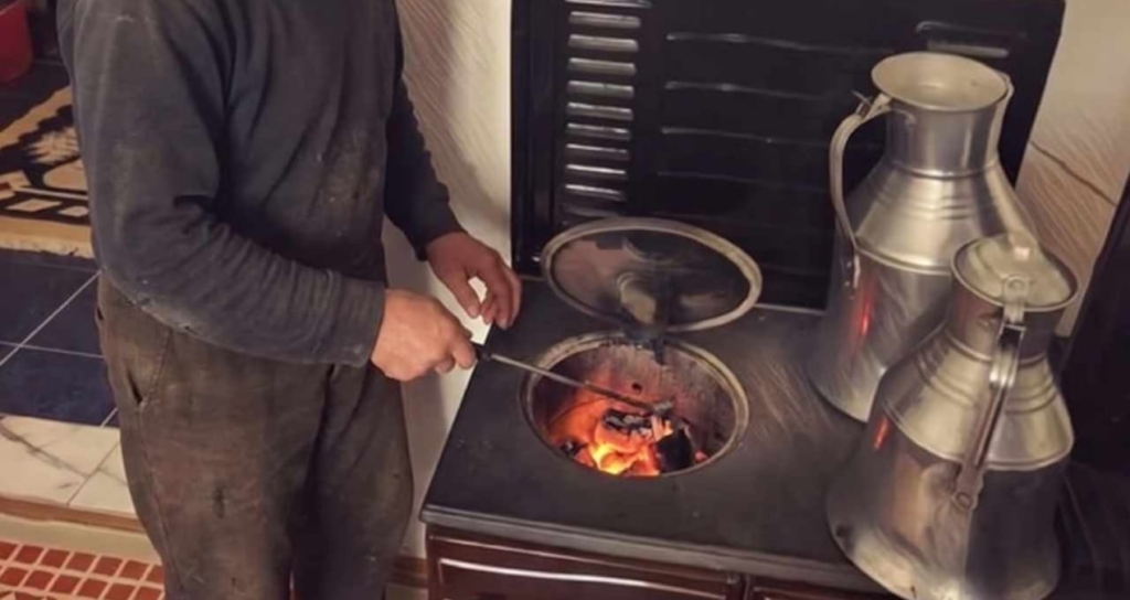 Polonya'da sobada odun yerine çörek yakan tamirci yakıt maliyetini düşürdü